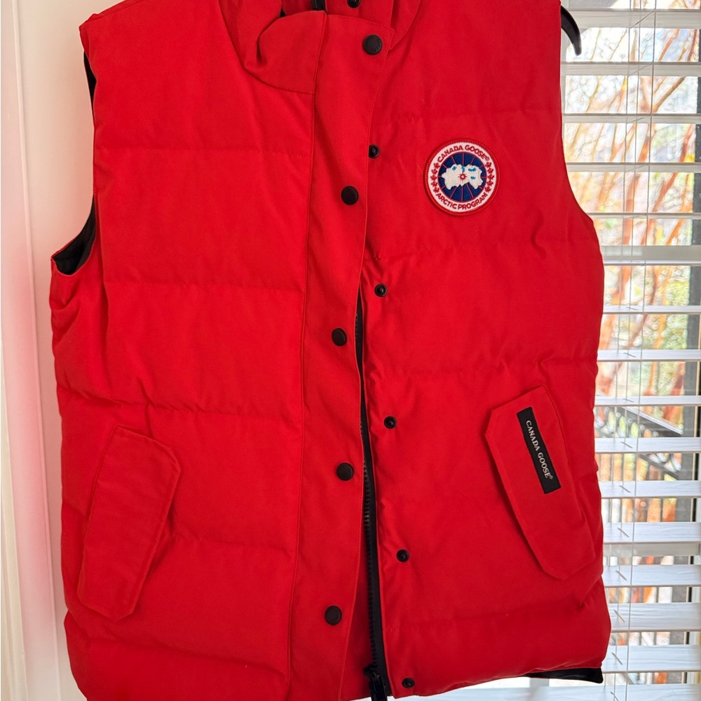 Canada Goose Freestyle Down Vest – Red – Women’s Size M - Picture 9 of 10